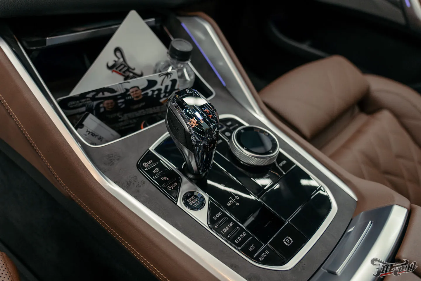 Оклеили BMW X6 матовым полиуретаном и покрыли керамическим составом, защитили глянец в салоне, почистили кожу и обработали ее керамикой